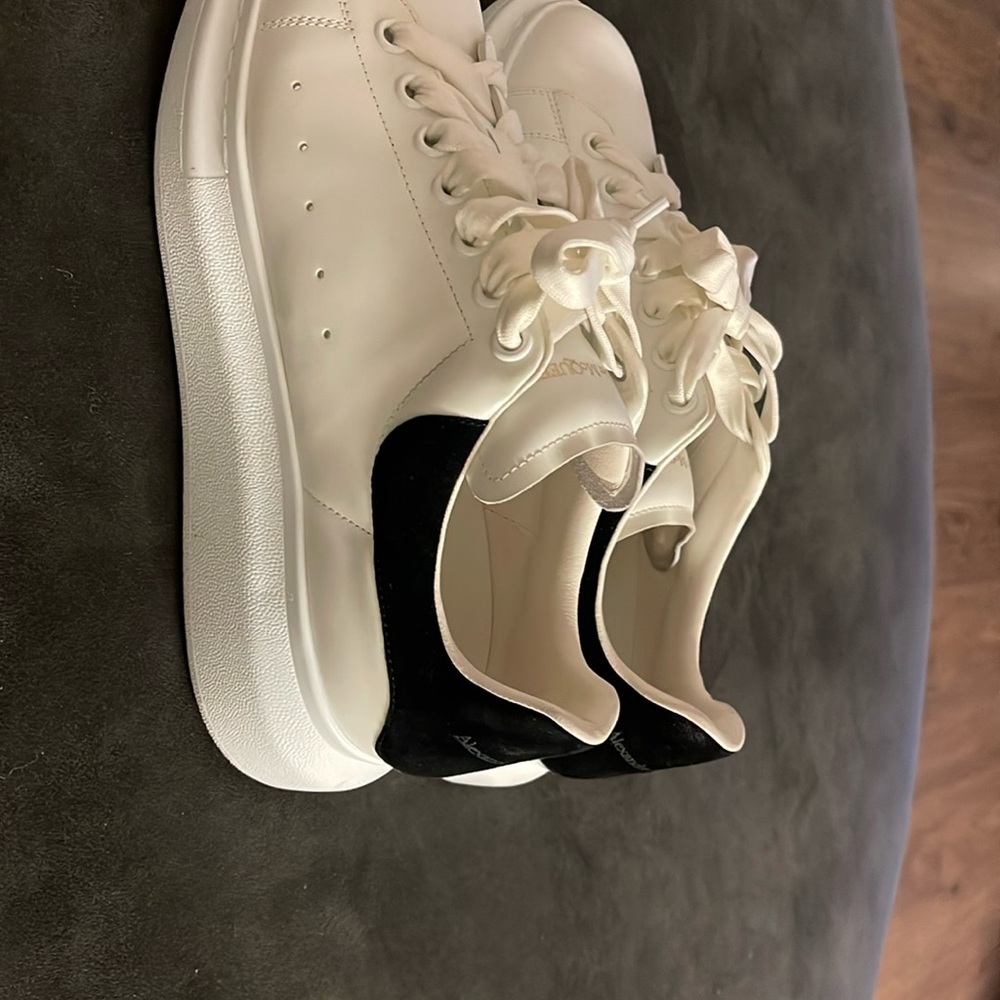Alexander McQueen White Sneakers Sleek Design - Picture 6 of 10